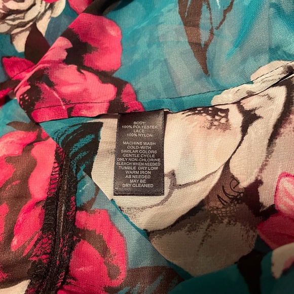 Beautiful Blouse. Like new condition! - Picture 6 of 6